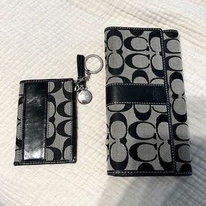 Coach wallet with change purse. Excellent condition!
